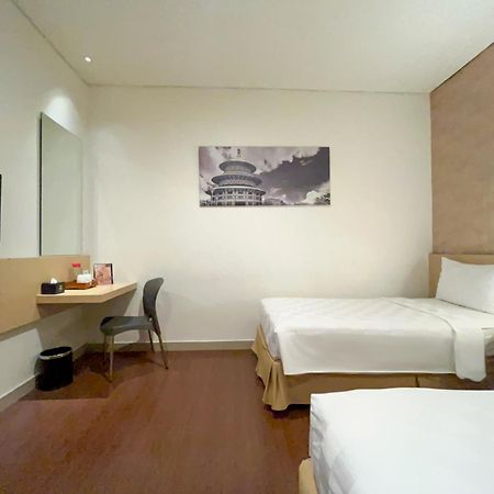 Hotel 88 Embong Malang Tunjungan Surabaya By Wh - Breakfast With The Best View On The Highest Floor And Strategic Location In The City Center Luaran gambar