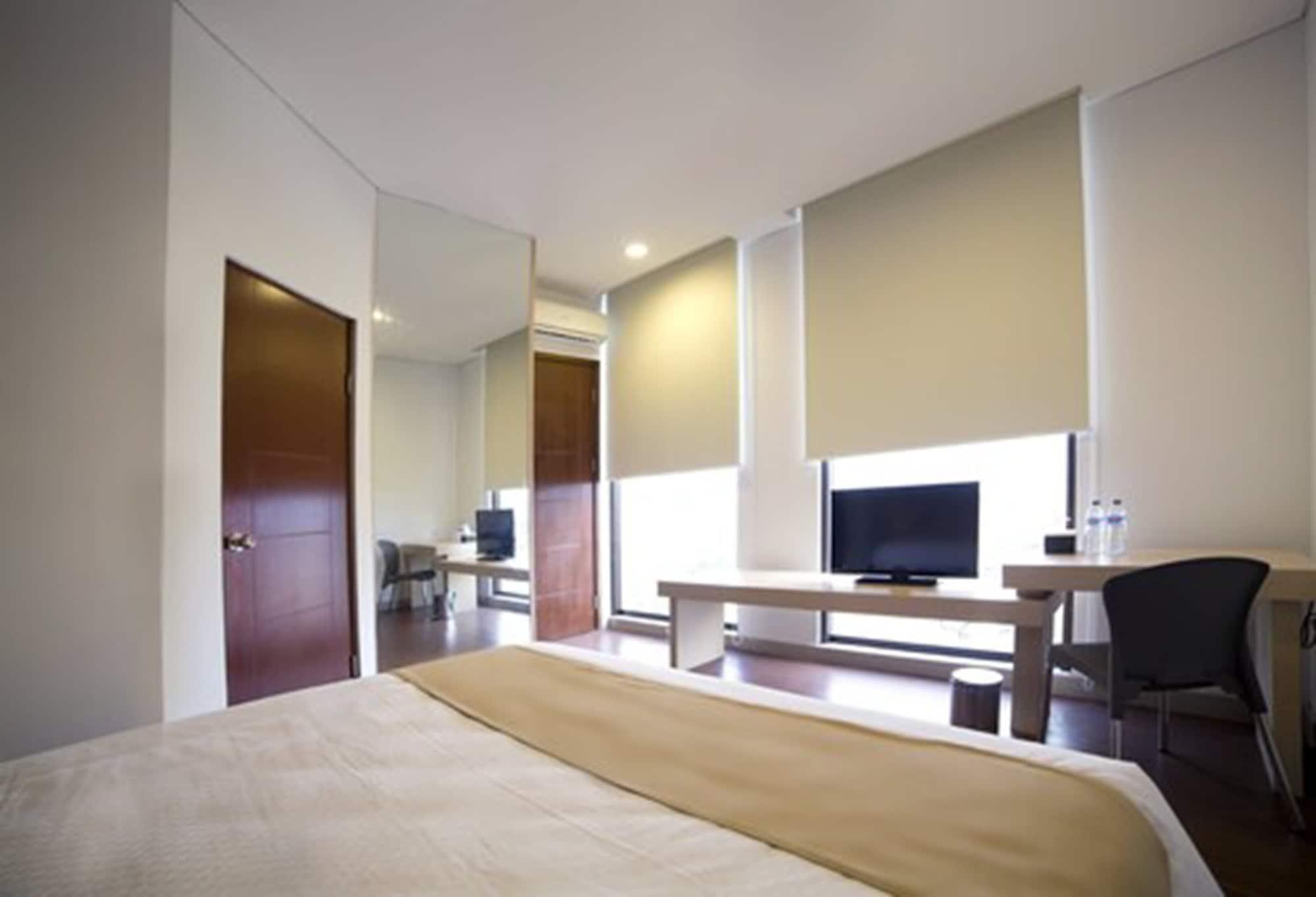 Hotel 88 Embong Malang Tunjungan Surabaya By Wh - Breakfast With The Best View On The Highest Floor And Strategic Location In The City Center Luaran gambar