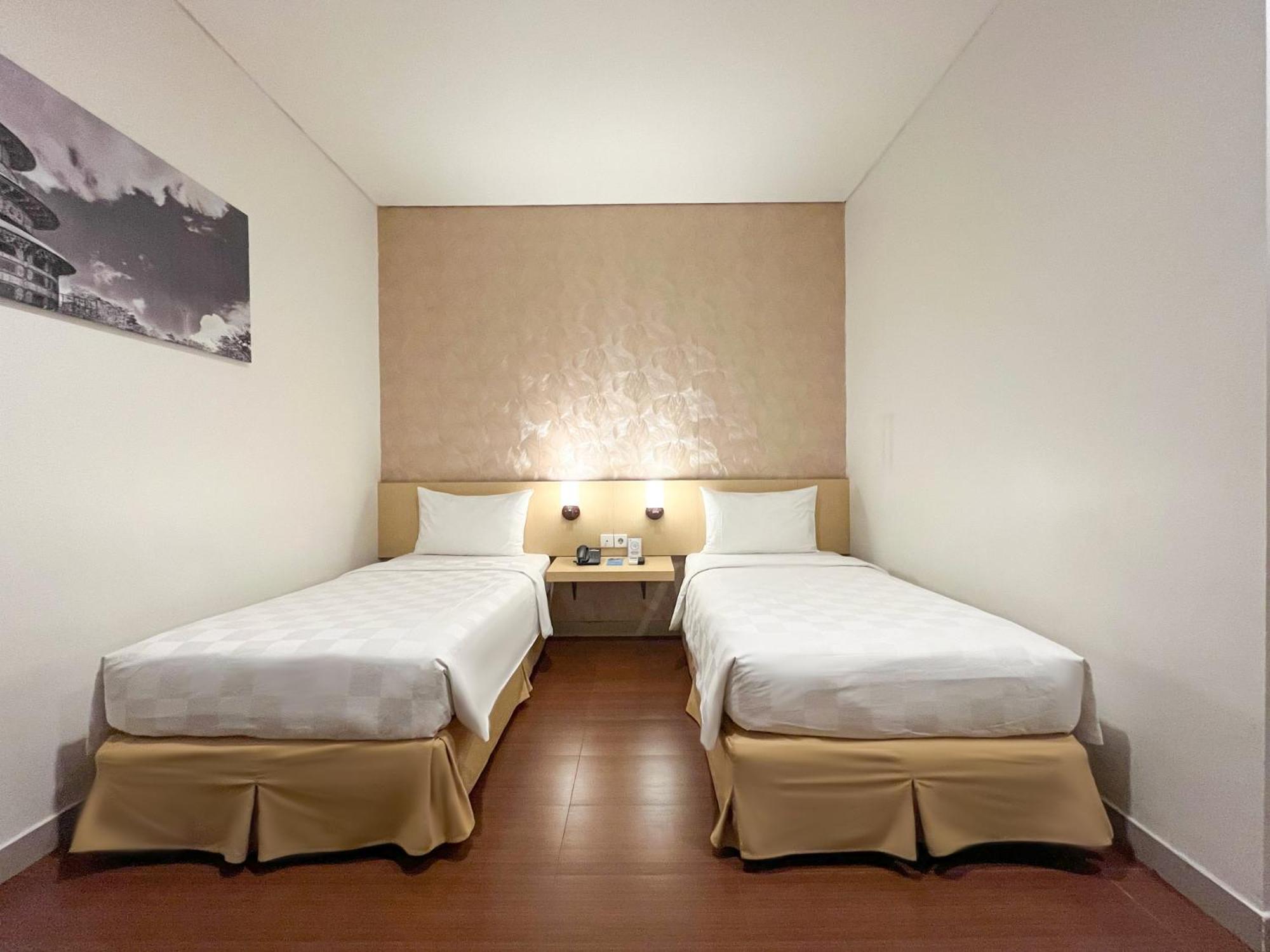 Hotel 88 Embong Malang Tunjungan Surabaya By Wh - Breakfast With The Best View On The Highest Floor And Strategic Location In The City Center Luaran gambar