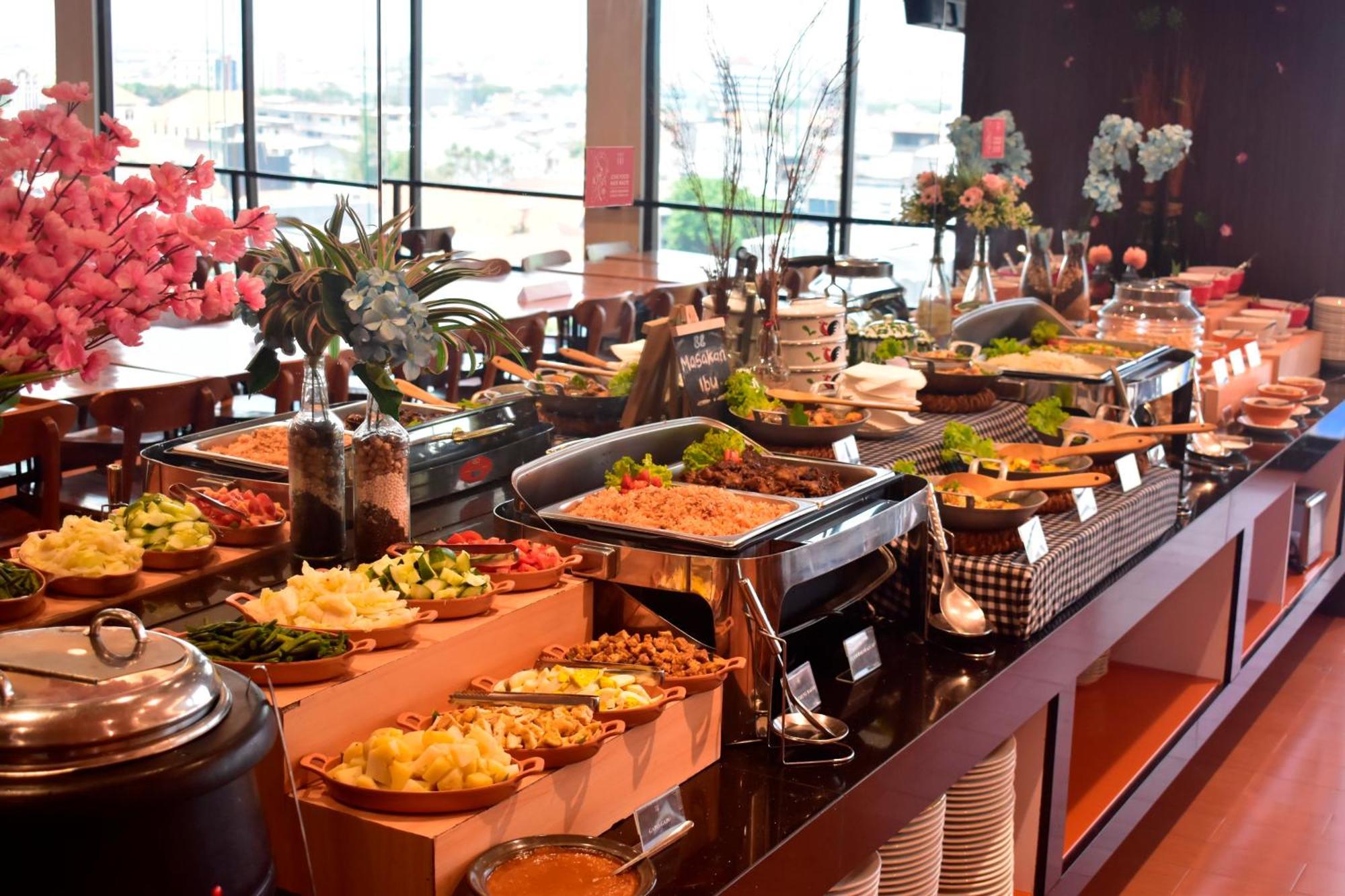 Hotel 88 Embong Malang Tunjungan Surabaya By Wh - Breakfast With The Best View On The Highest Floor And Strategic Location In The City Center Luaran gambar