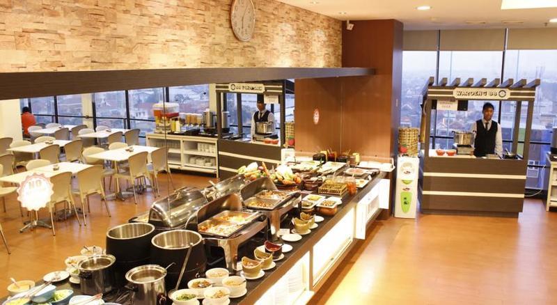 Hotel 88 Embong Malang Tunjungan Surabaya By Wh - Breakfast With The Best View On The Highest Floor And Strategic Location In The City Center Luaran gambar