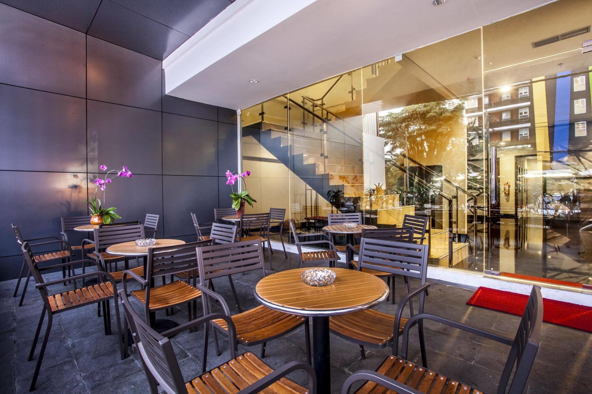 Hotel 88 Embong Malang Tunjungan Surabaya By Wh - Breakfast With The Best View On The Highest Floor And Strategic Location In The City Center Luaran gambar